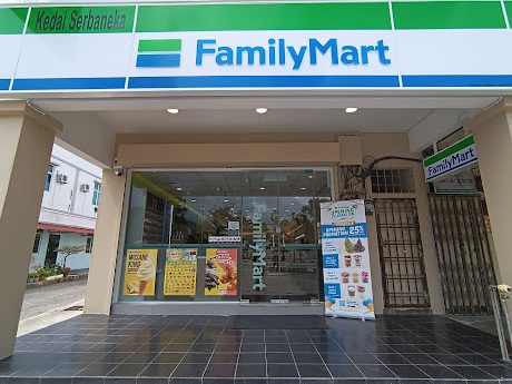 FamilyMart Bukit Rambai 1 familymart bukit rambai