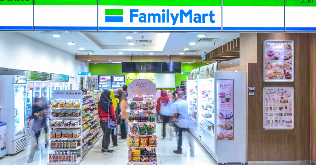 Kedai serbaneka FamilyMart 1 kedai serbaneka familymart
